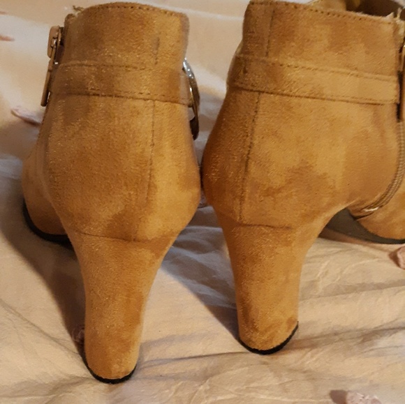 Ankle boots - Picture 2 of 3